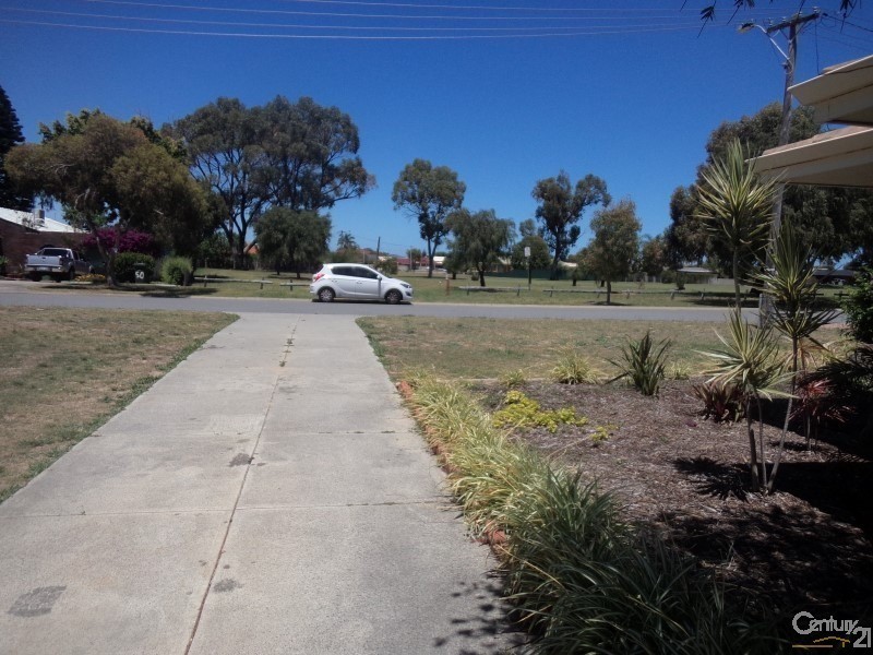 35 Gumnut Crescent, Safety Bay WA 6169
