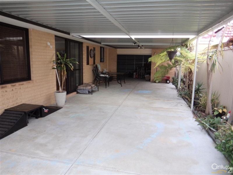 33 Edenhall Terrace, Waikiki WA 6169