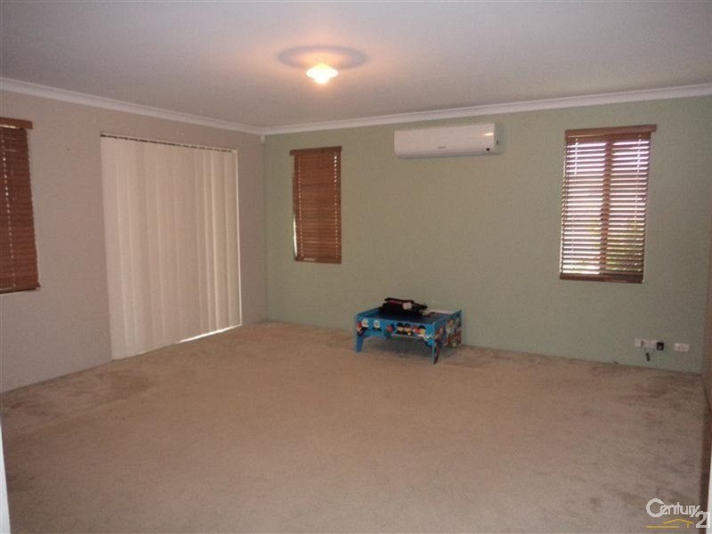 33 Edenhall Terrace, Waikiki WA 6169