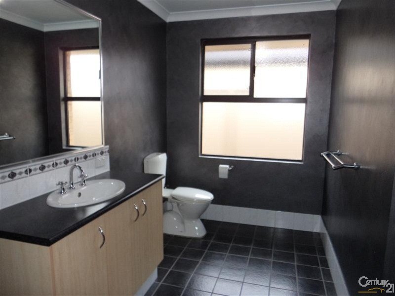 33 Edenhall Terrace, Waikiki WA 6169