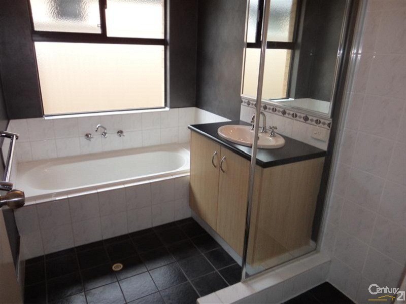 33 Edenhall Terrace, Waikiki WA 6169