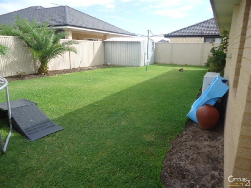 33 Edenhall Terrace, Waikiki WA 6169