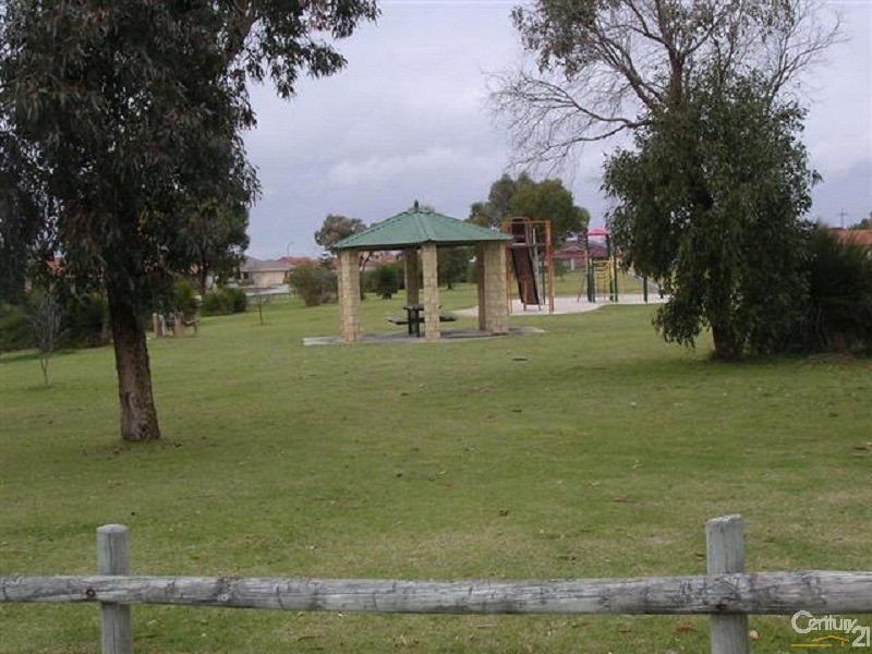 8/4  Marlo Place, Waikiki WA 6169