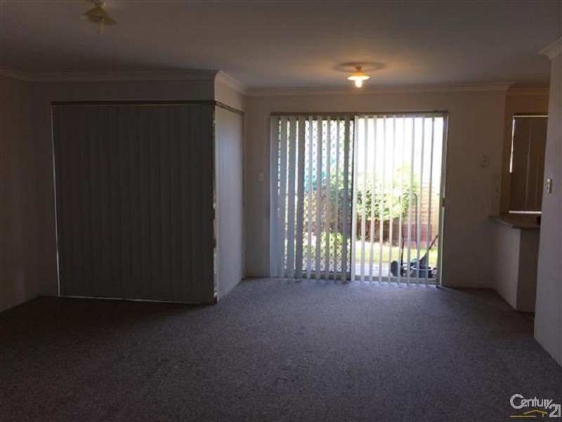 8/4  Marlo Place, Waikiki WA 6169