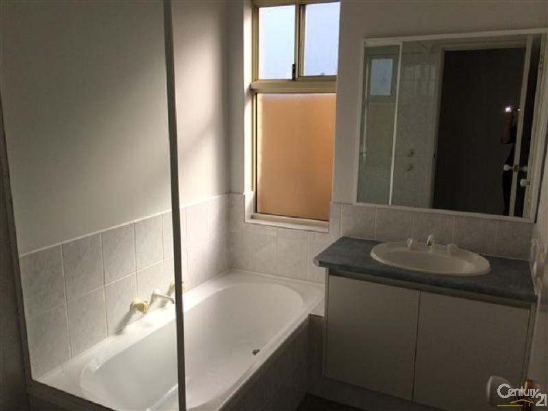 8/4  Marlo Place, Waikiki WA 6169