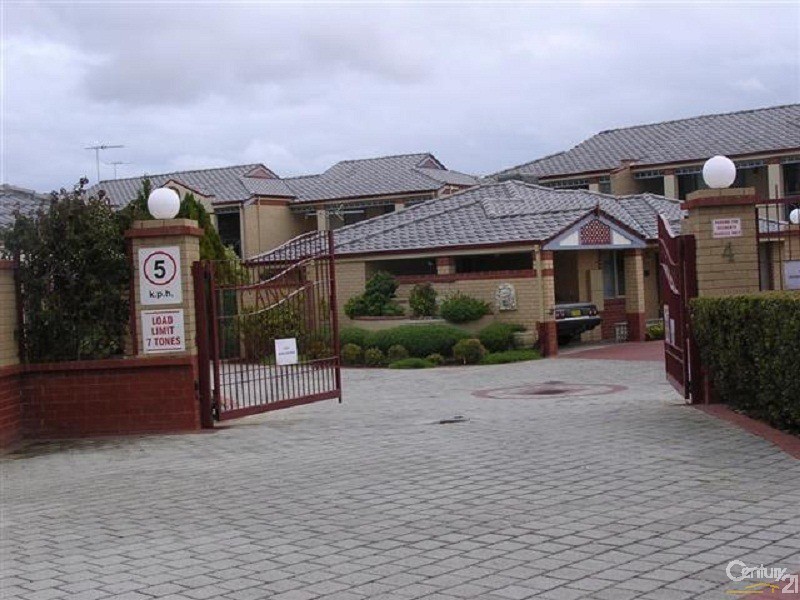 8/4  Marlo Place, Waikiki WA 6169