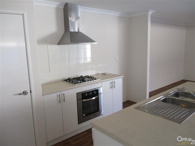 30 Kalli Street, Golden Bay WA 6174