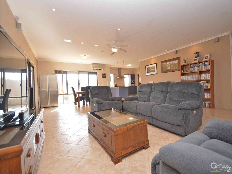 32 Baycliff Turn, Waikiki WA 6169