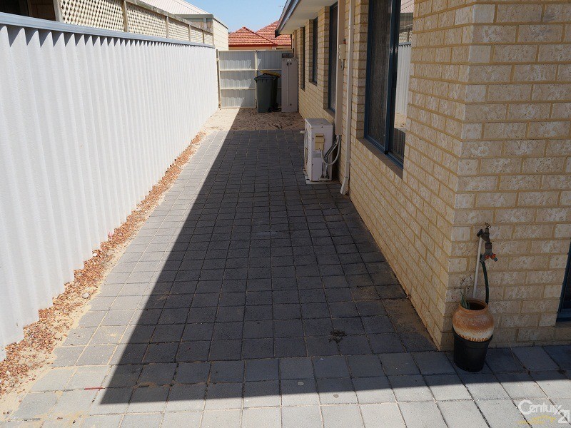 51 Zaragoza Drive, Port Kennedy WA 6172