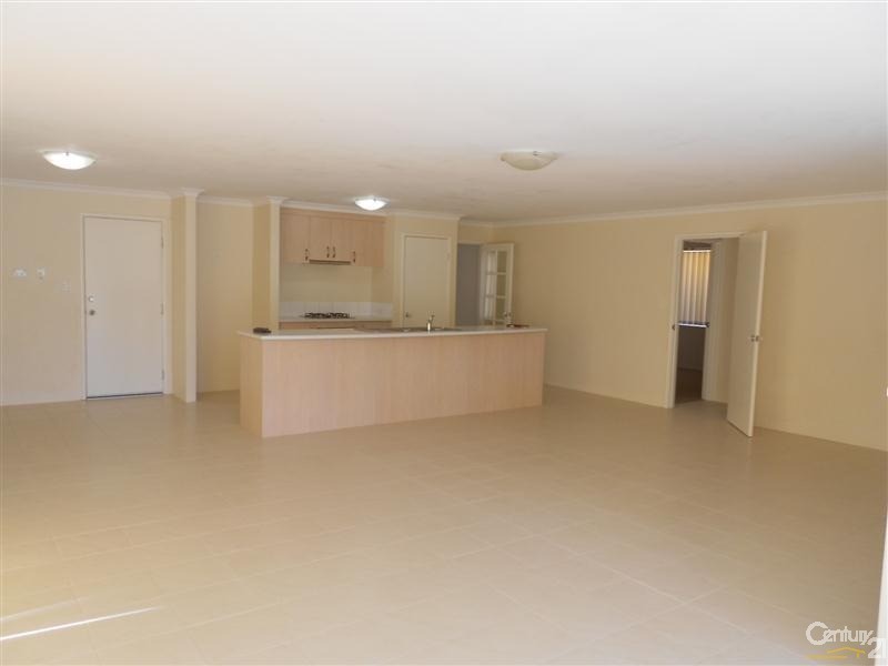 4 Sorrento Turn, Secret Harbour WA 6173