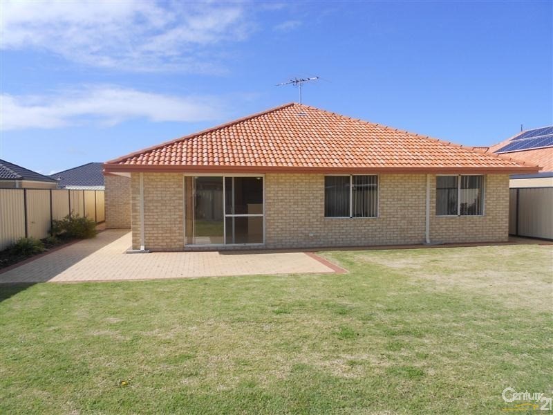 4 Sorrento Turn, Secret Harbour WA 6173