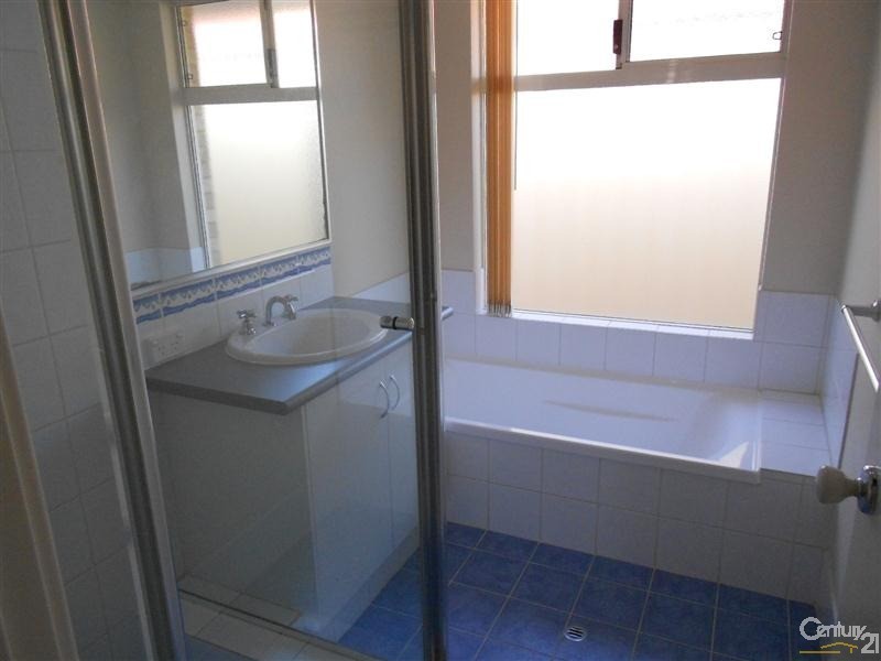 4 Sorrento Turn, Secret Harbour WA 6173