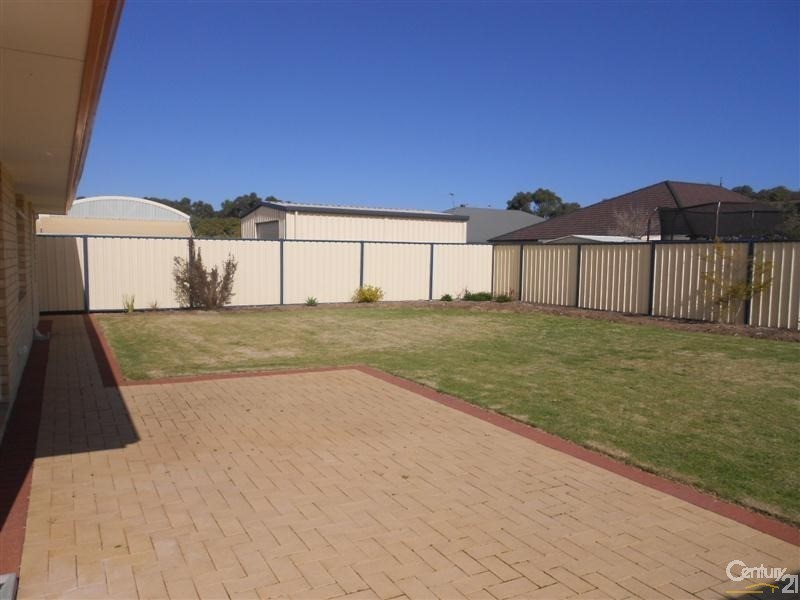4 Sorrento Turn, Secret Harbour WA 6173
