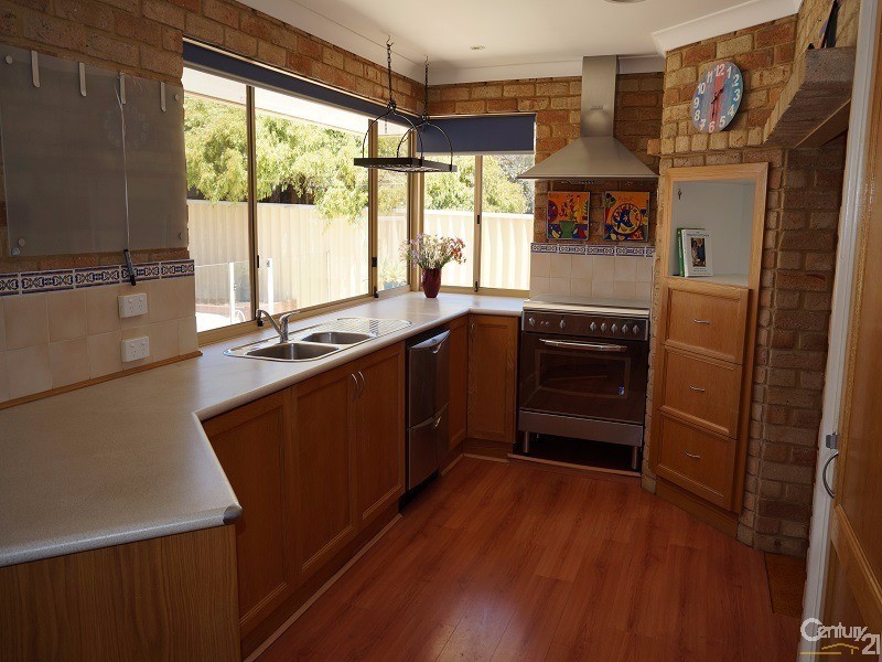 61 Waikiki Road, Safety Bay WA 6169