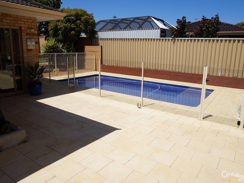 61 Waikiki Road, Safety Bay WA 6169