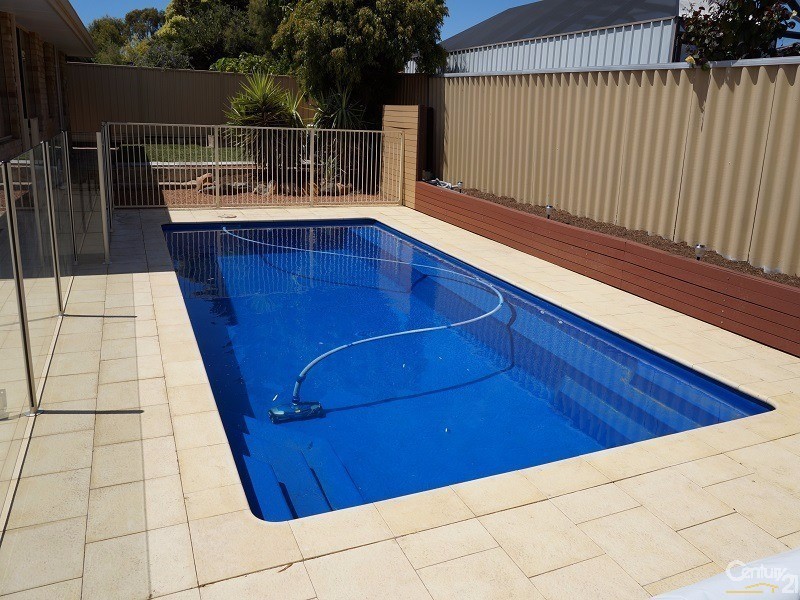 61 Waikiki Road, Safety Bay WA 6169