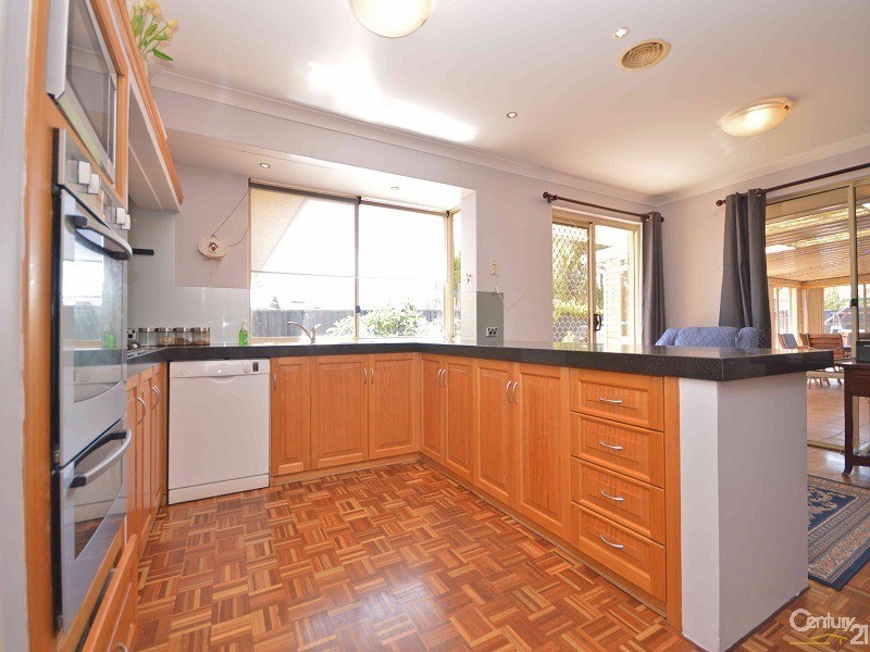 16 Amber Court, Warnbro WA 6169