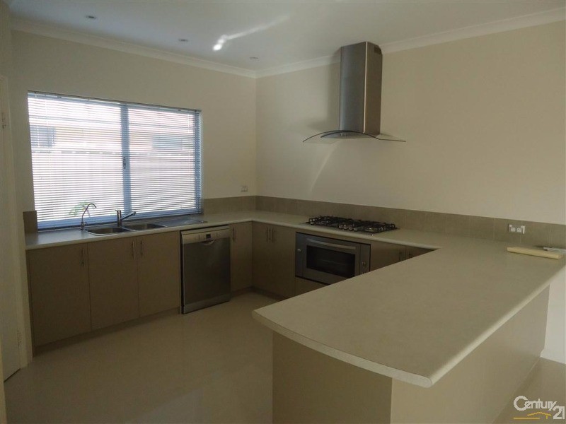 16 Johanna Way, Secret Harbour WA 6173