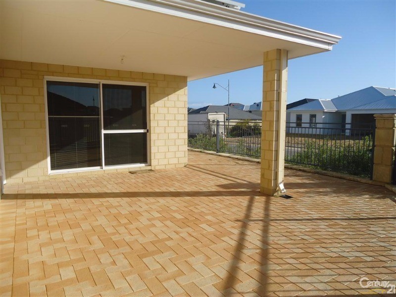 16 Johanna Way, Secret Harbour WA 6173