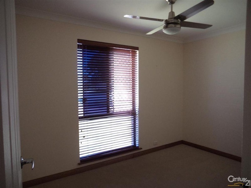 13 Grenada Place, Safety Bay WA 6169