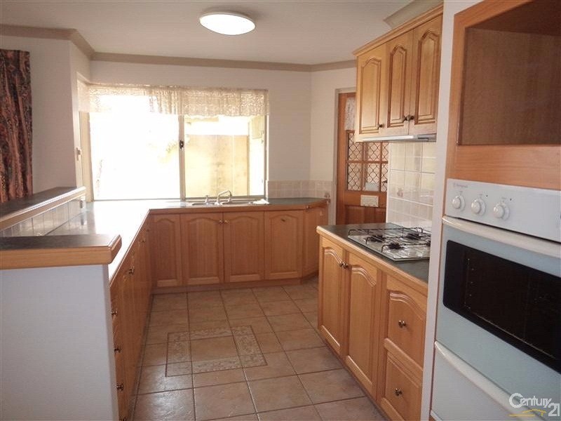 16 Galway Gardens, Warnbro WA 6169