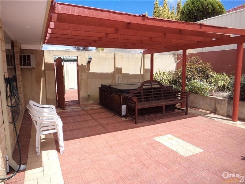 16 Galway Gardens, Warnbro WA 6169