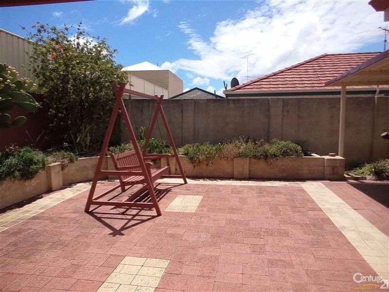 16 Galway Gardens, Warnbro WA 6169