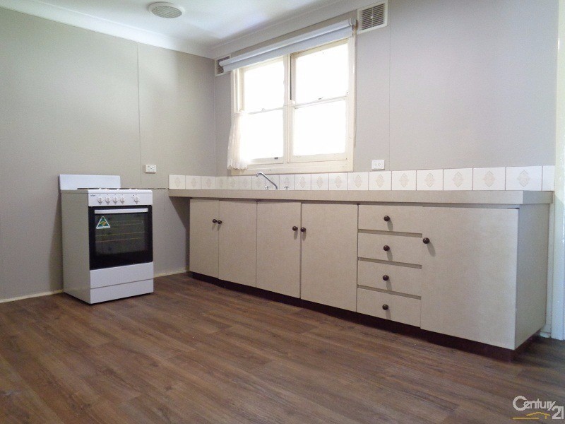 4B Robert Place, Calista WA 6167