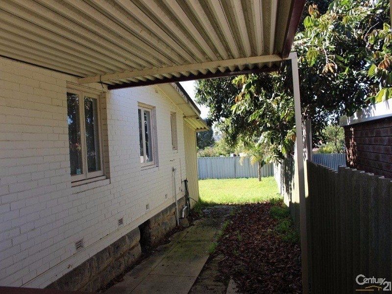 4B Robert Place, Calista WA 6167