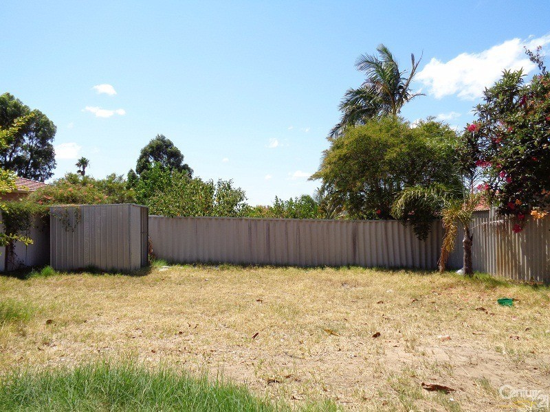 4B Robert Place, Calista WA 6167