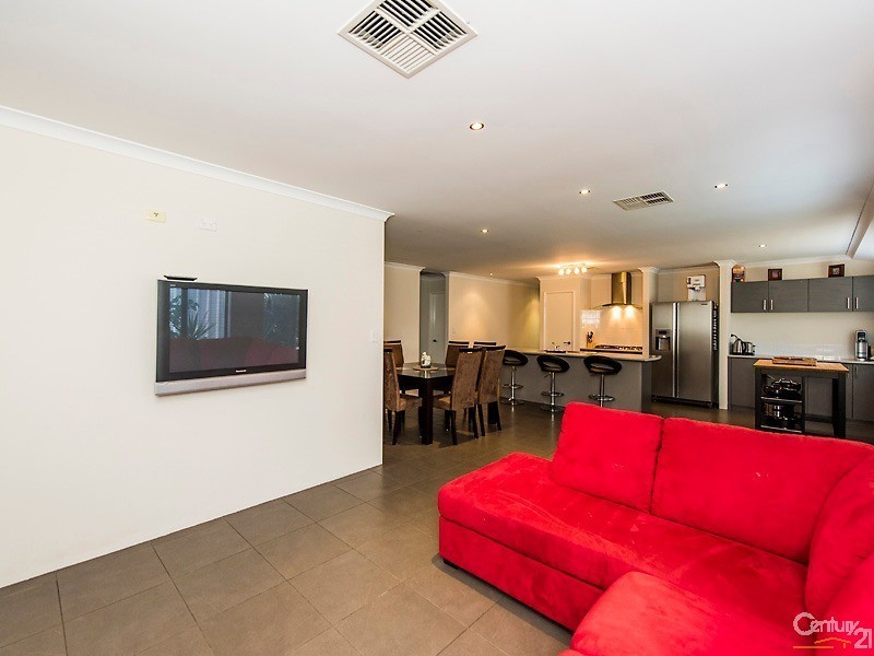 24 Lorne Bend, Secret Harbour WA 6173