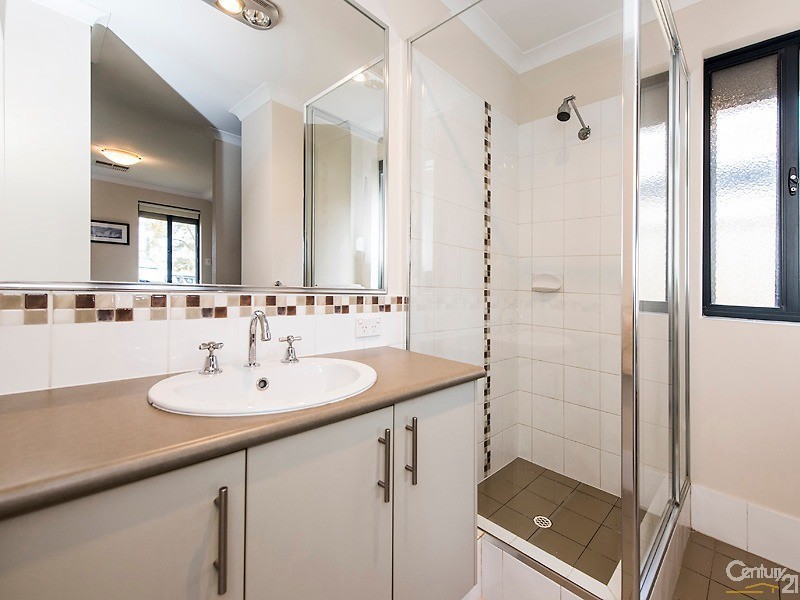 24 Lorne Bend, Secret Harbour WA 6173