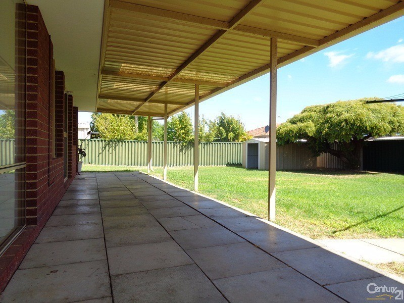 10 Labyrinth Street, Waikiki WA 6169