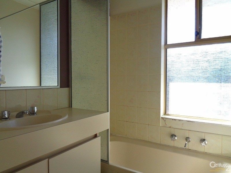 10 Labyrinth Street, Waikiki WA 6169