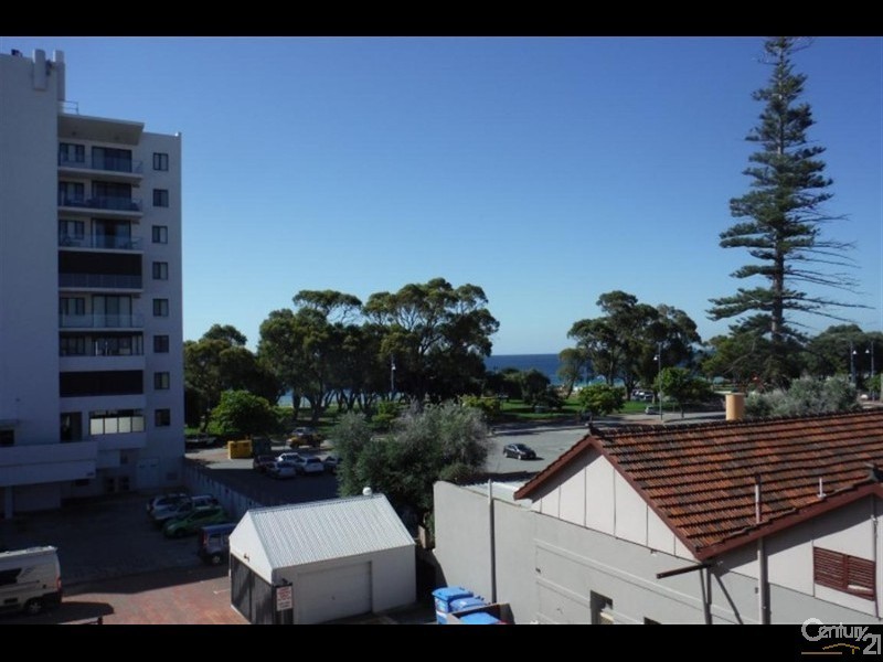 91 21 Rockingham Beach Road, Rockingham WA 6168