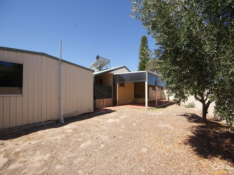 1  Farrington Street, Warnbro WA 6169
