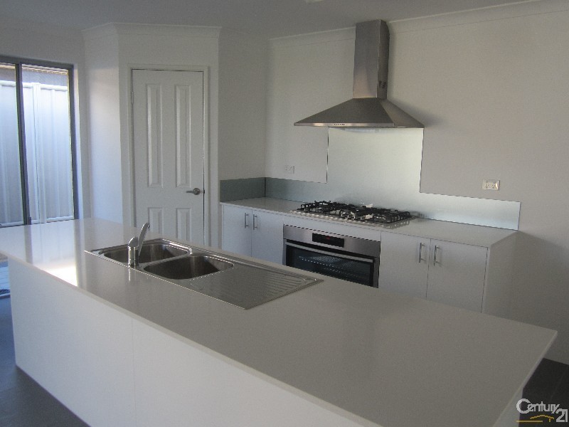 71 Adelong Avenue, Golden Bay WA 6174