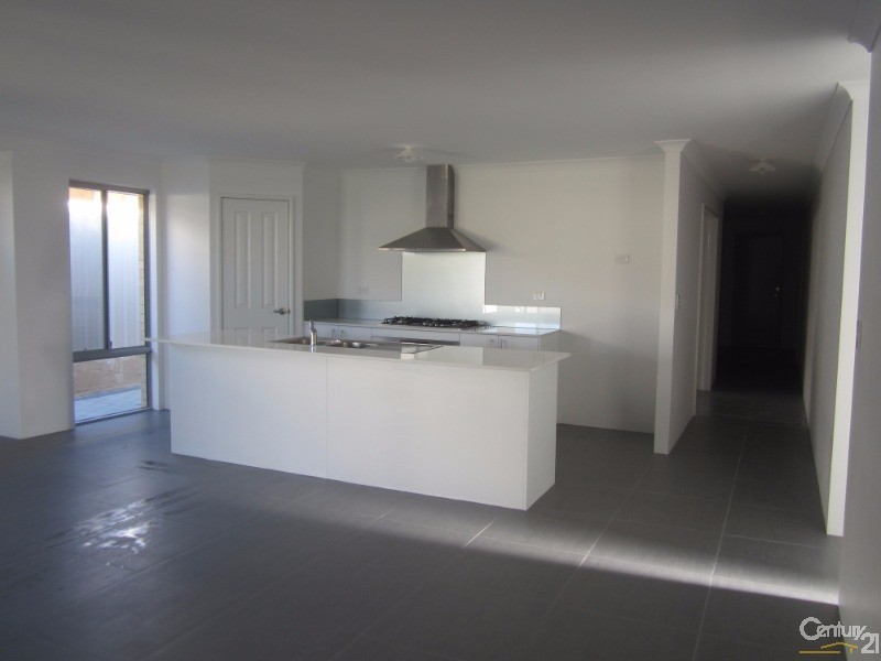 71 Adelong Avenue, Golden Bay WA 6174