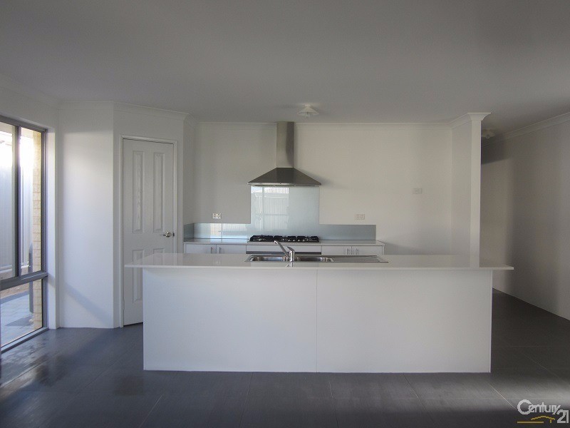 71 Adelong Avenue, Golden Bay WA 6174