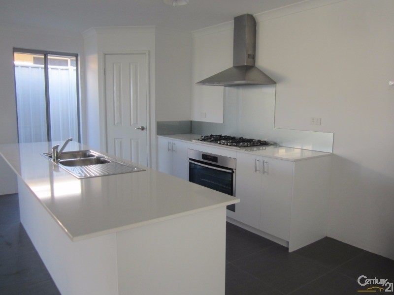 71 Adelong Avenue, Golden Bay WA 6174