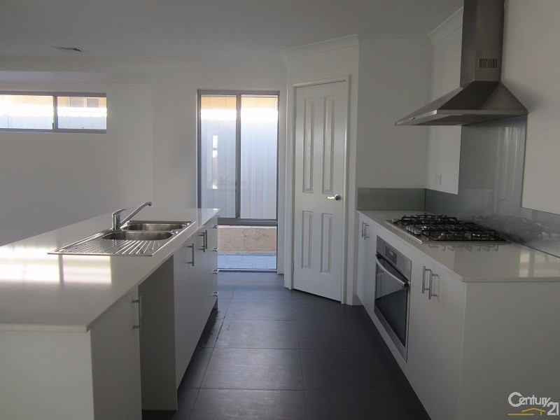 71 Adelong Avenue, Golden Bay WA 6174