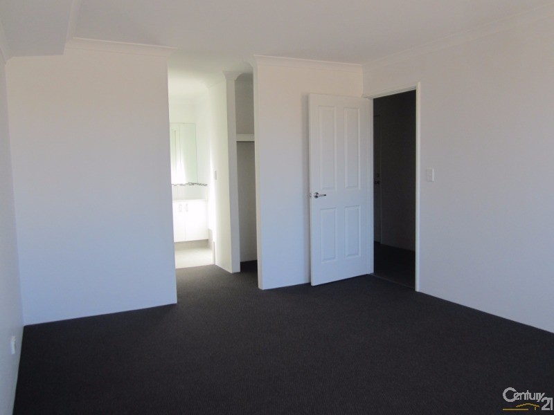 71 Adelong Avenue, Golden Bay WA 6174