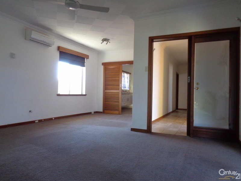 21 Waikiki Road, Safety Bay WA 6169