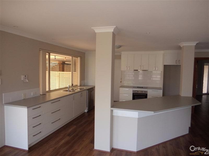 44 Cumberland Way, Waikiki WA 6169