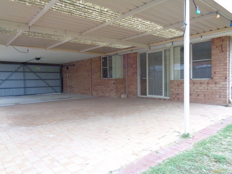 100 The Avenue, Warnbro WA 6169