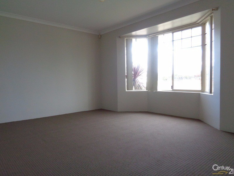 100 The Avenue, Warnbro WA 6169