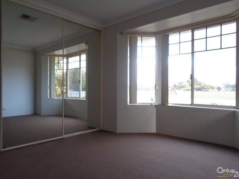 100 The Avenue, Warnbro WA 6169