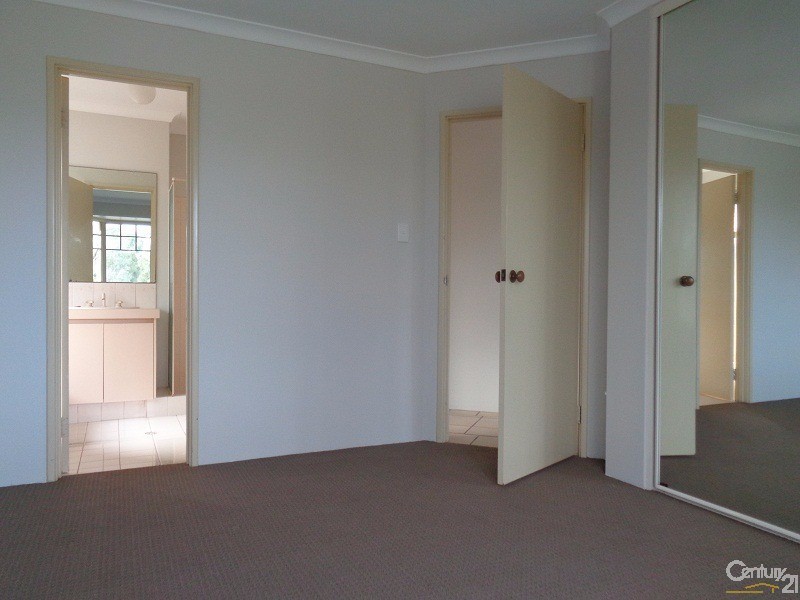 100 The Avenue, Warnbro WA 6169