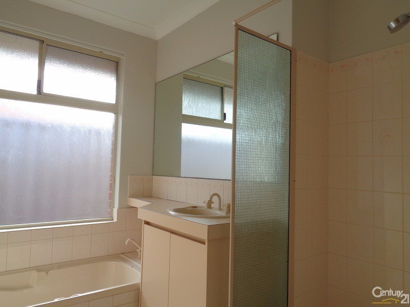 100 The Avenue, Warnbro WA 6169