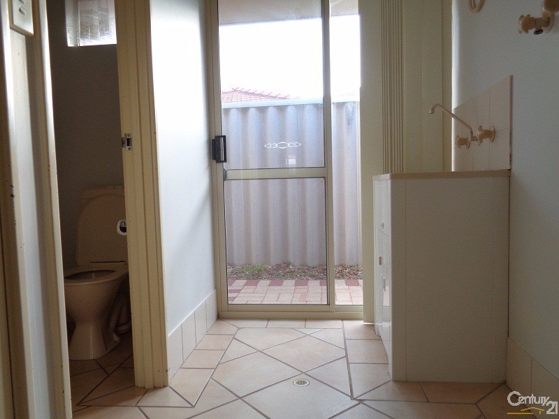 100 The Avenue, Warnbro WA 6169